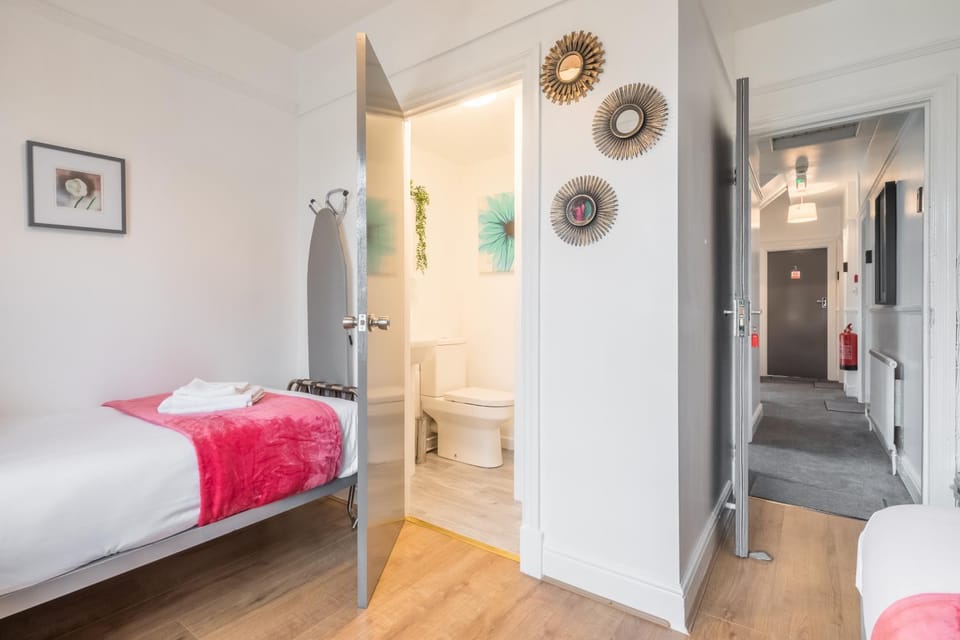 The Modern Cambridge Studio 6 Apartment in Cambridge