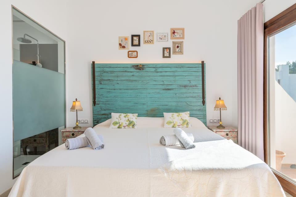 Property building, Living room, Bedroom