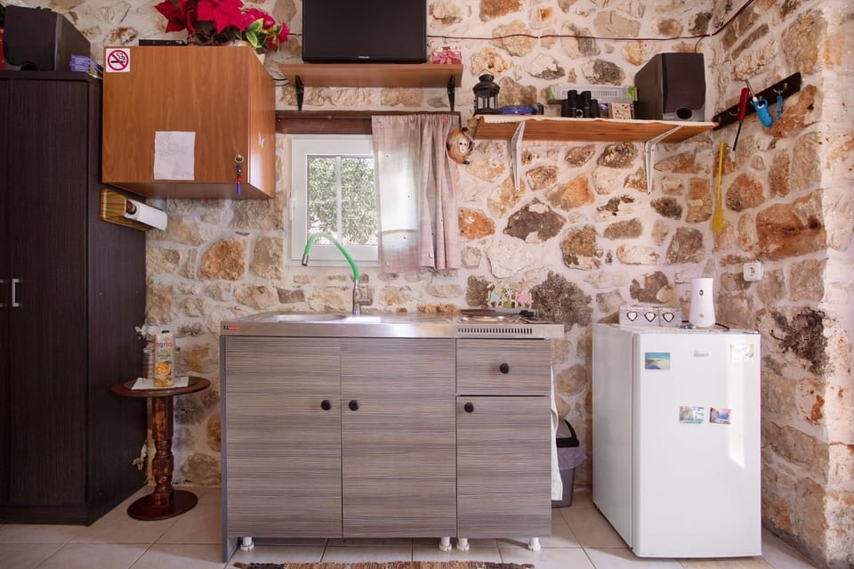 Property building, Kitchen or kitchenette, Living room