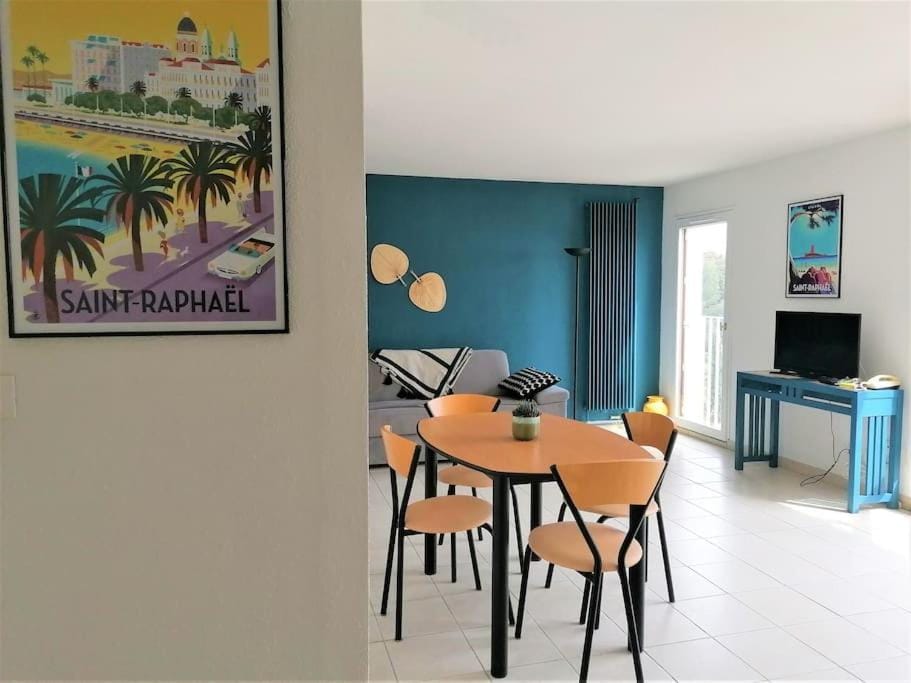 Les Orangers de Santa Lucia, vue mer et port, St Raphaël Apartment in Saint-Raphael