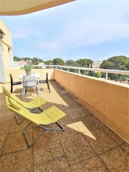 Les Orangers de Santa Lucia, vue mer et port, St Raphaël Apartment in Saint-Raphael