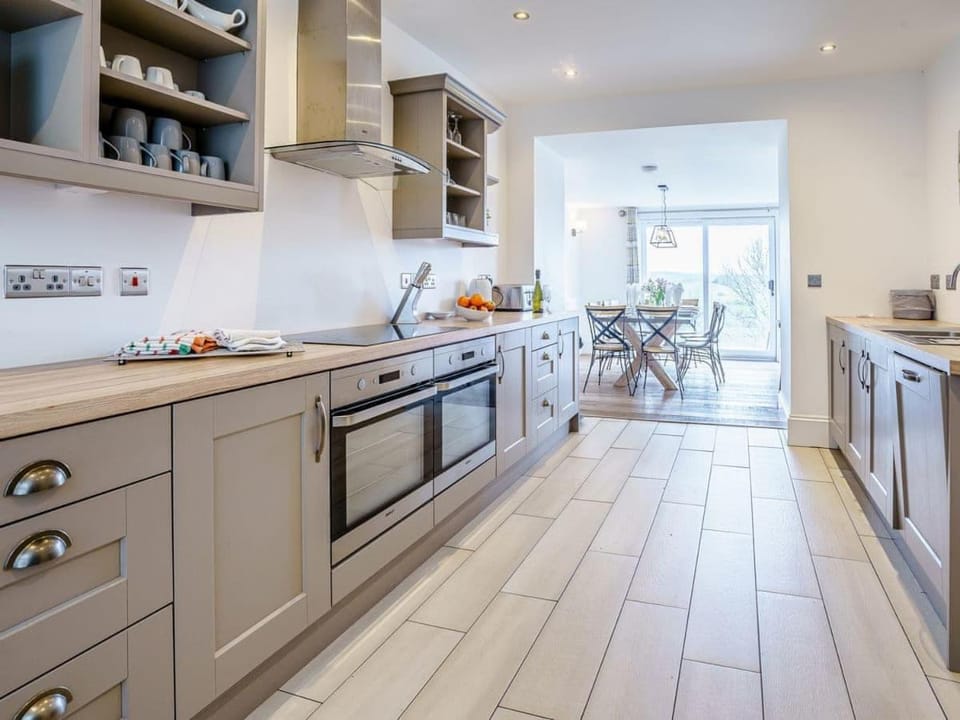 Kitchen or kitchenette, Dining area, pet friendly