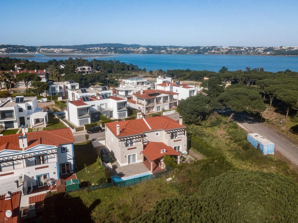 Nearby landmark, Bird's eye view, Location