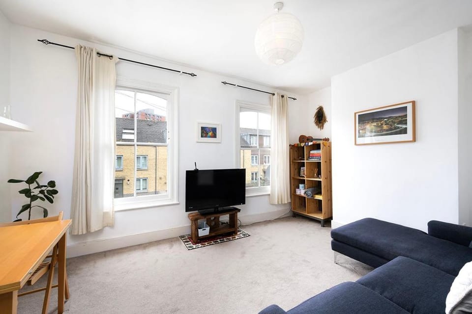 Lovely Top Floor Flat in Vibrant New Cross London Apartment in London Borough of Southwark