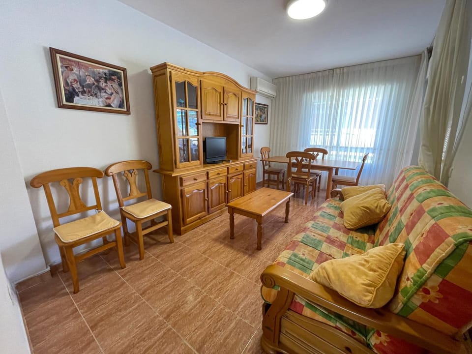 Shower, Toilet, Spring, Bed, Activities, Winter, Summer, Bathroom, TV and multimedia, Living room, Dining area, Beach, Hiking, Animals, Animals, Animals, Autumn, Pets, Pets, Pets, Swimming pool, Sports, Entertainment, children, children, children, young children, young children, young children, older children, older children, older children, group of guests, group of guests, group of guests, cot, Family, Family, Family, Bath, Parking, microwave, oven, pet friendly, pet friendly, washing machine, elevator