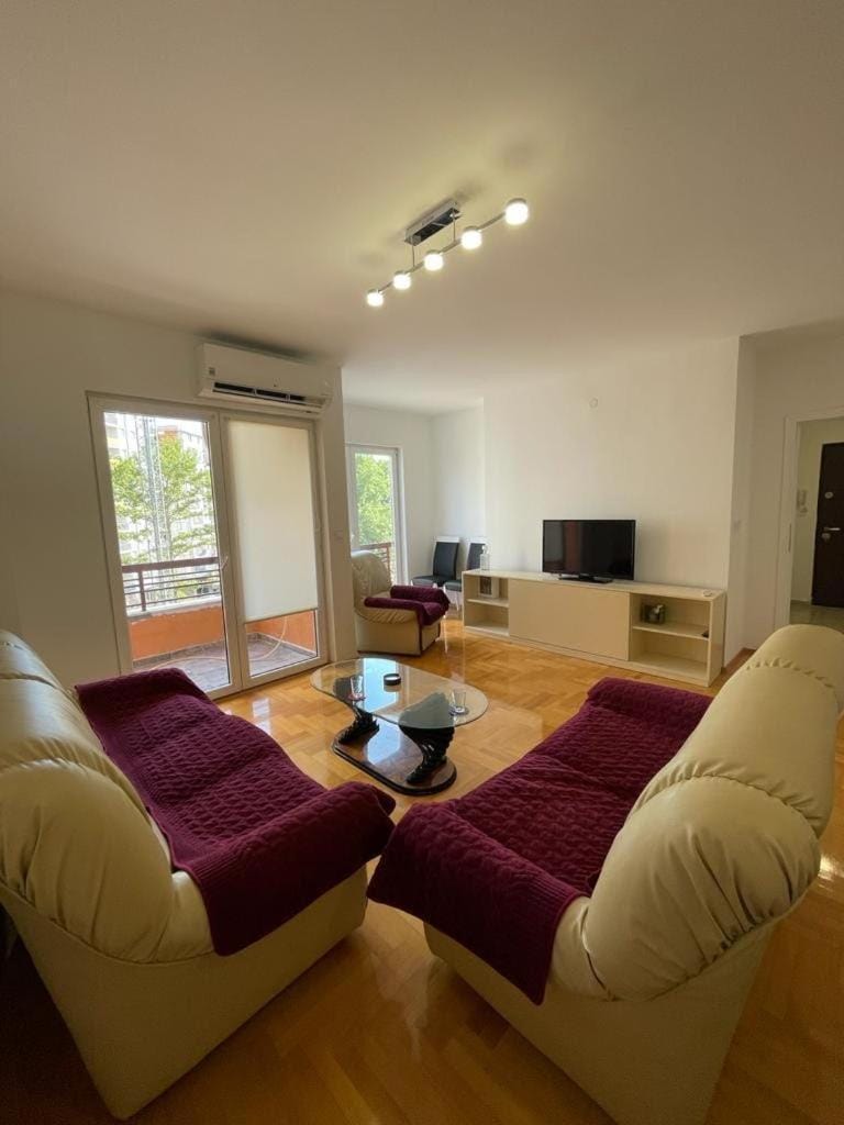 TV and multimedia, Balcony/Terrace, Living room, Seating area