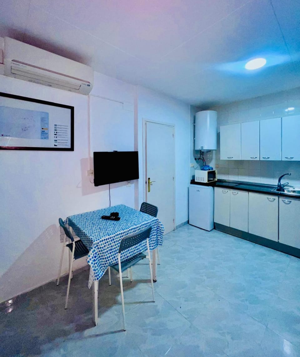 TV and multimedia, Kitchen or kitchenette, Living room, stove