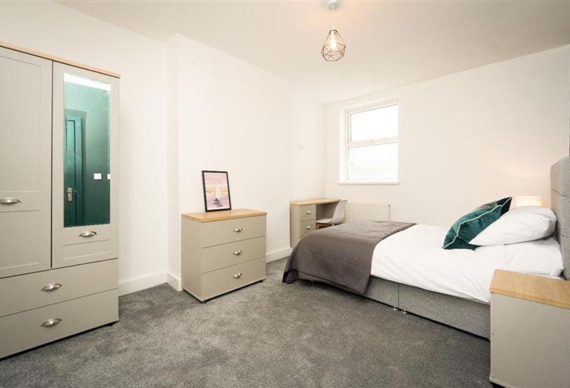Bed, Photo of the whole room, Bedroom, wardrobe
