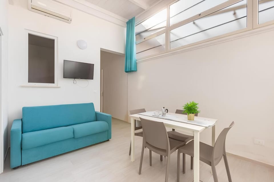 Communal lounge/ TV room, TV and multimedia, Living room, Seating area