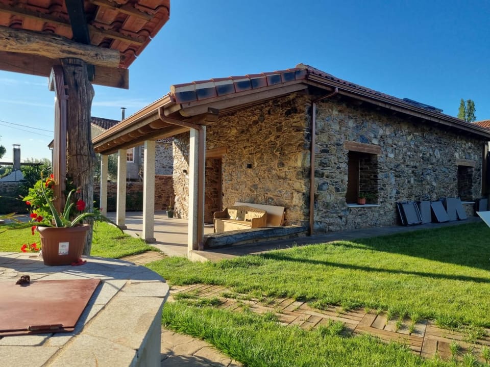 Property building, Day, Garden, Garden view
