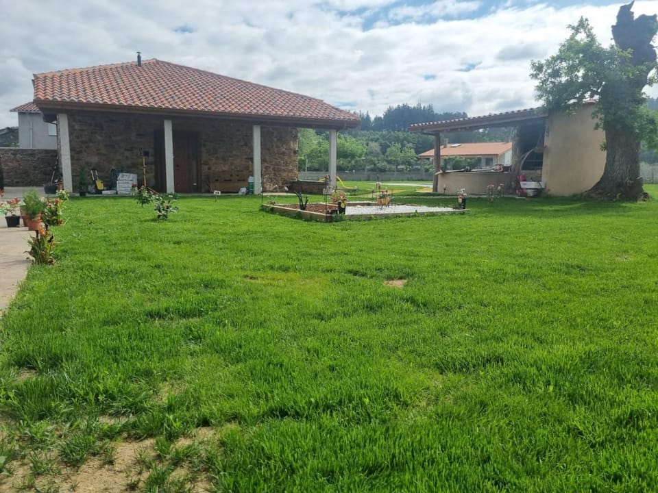 Property building, Spring, Day, Natural landscape, Garden, Garden view