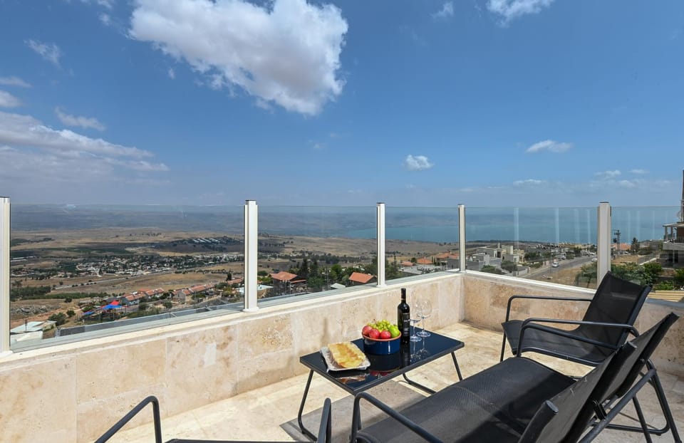 Natural landscape, View (from property/room), Balcony/Terrace