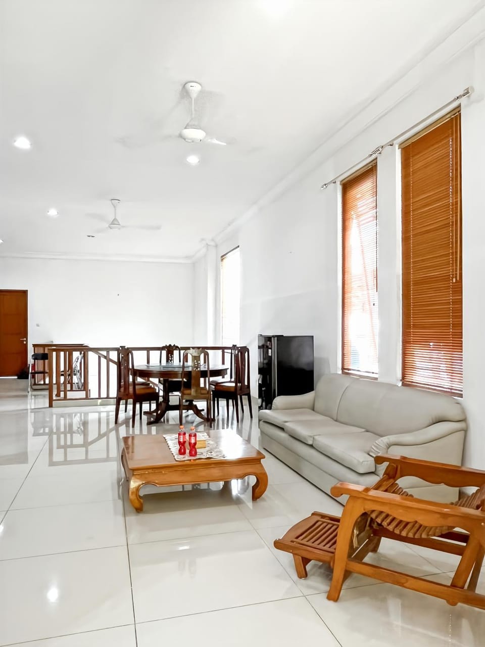 Communal lounge/ TV room, TV and multimedia, Living room, Seating area, Dining area