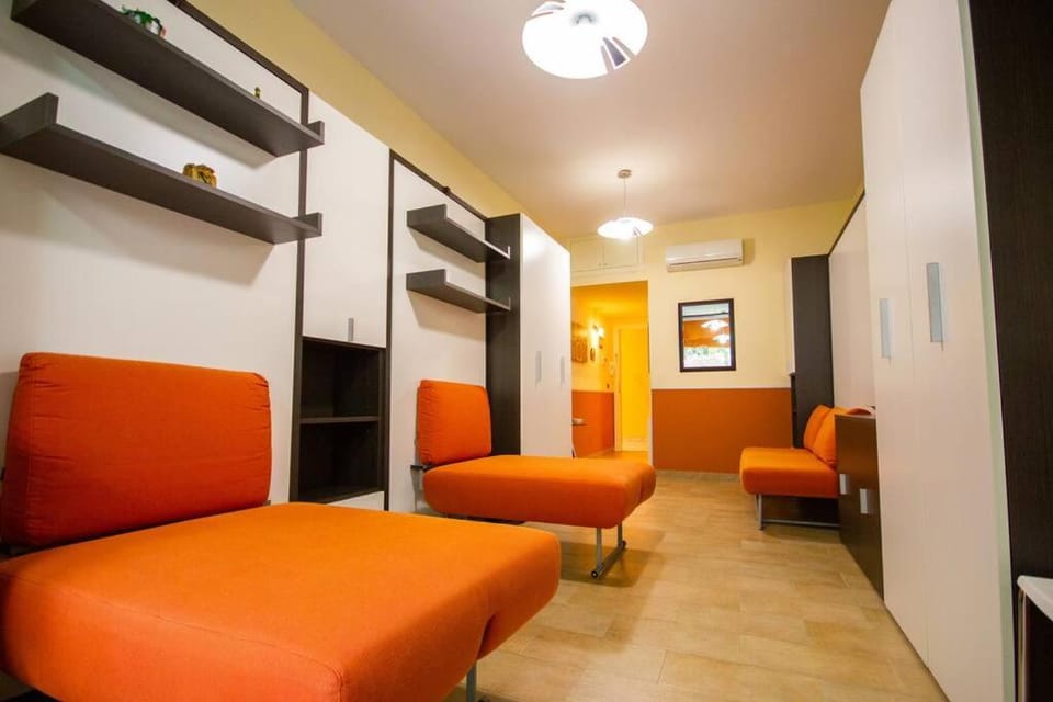 TV and multimedia, Living room, Photo of the whole room, Seating area, Bedroom, air conditioner