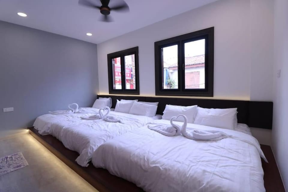New! 1min to JonkerStreet Melaka loft 4BR 11 PAX House in Malacca