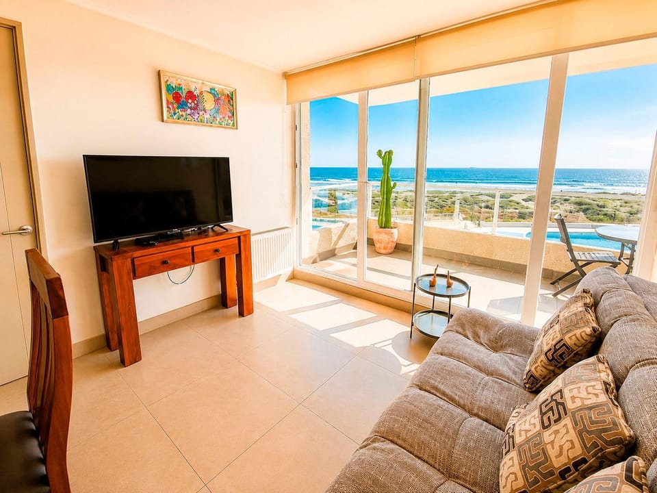 Bird's eye view, TV and multimedia, Coffee/tea facilities, View (from property/room), Seating area, Garden view, Lake view, Landmark view, Pool view, Sea view