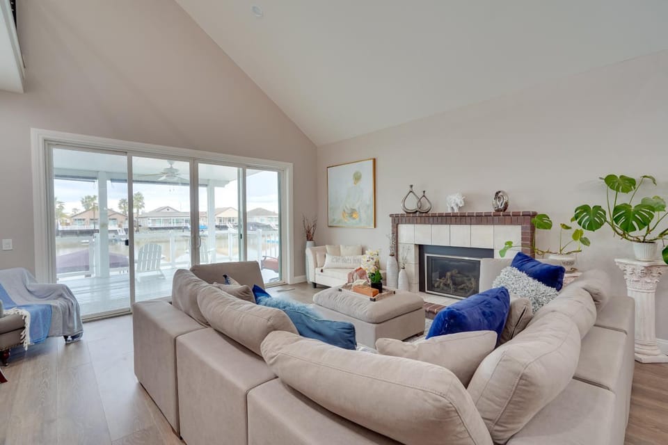 Private Dock Discovery Bay Vacation Rental! House in Discovery Bay