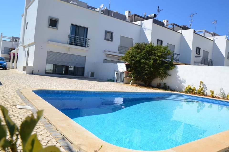 Property building, Day, Pool view, Swimming pool