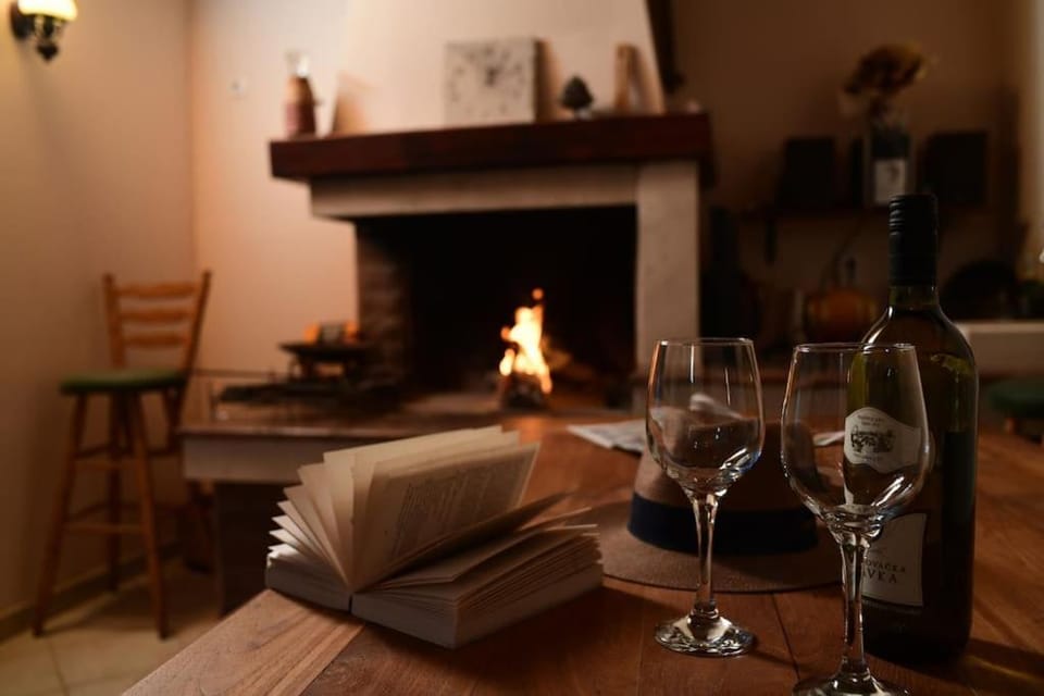Food and drinks, Seating area, Drinks, flat iron