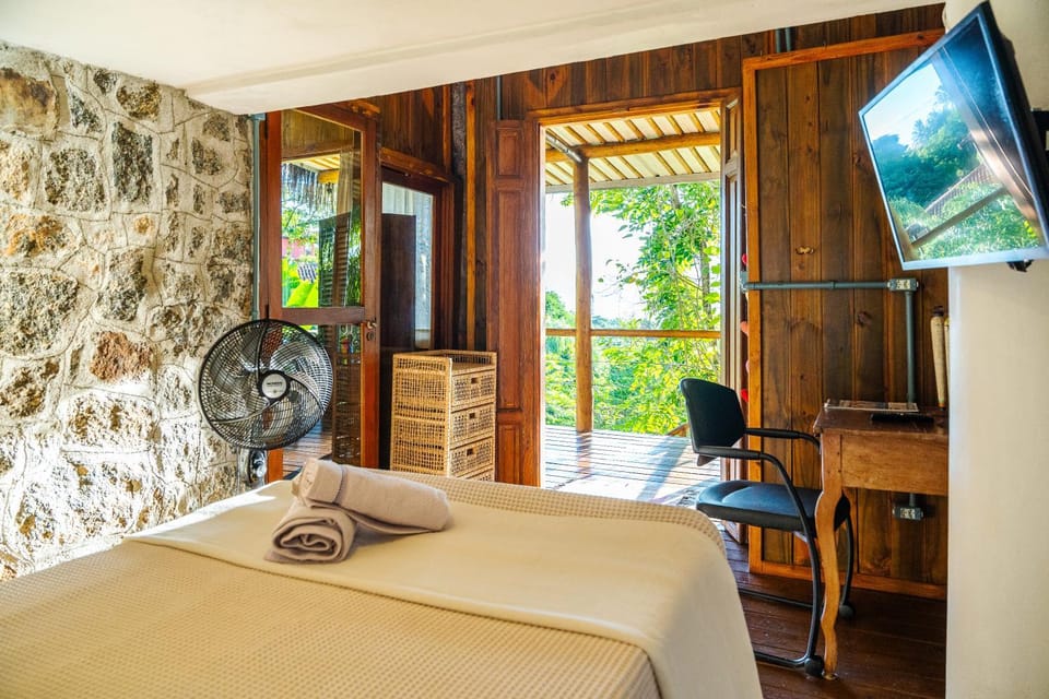 Bed, TV and multimedia, Bedroom