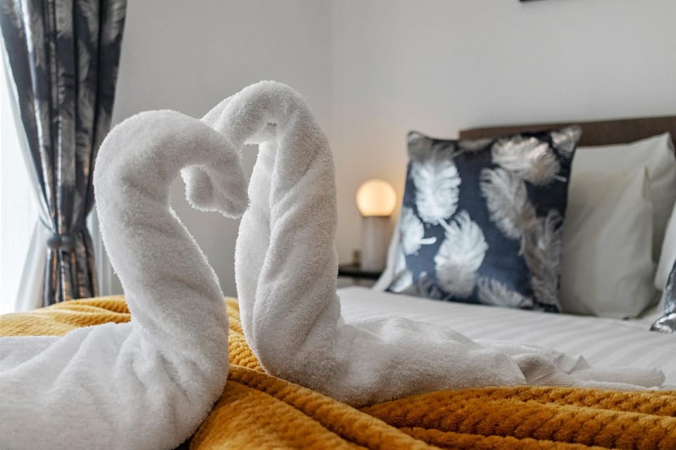 Bed, Decorative detail, Decorative detail, Bedroom, internet, internet, towels