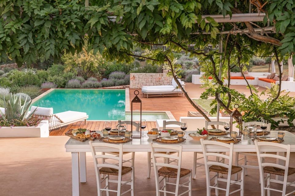 Patio, Restaurant/places to eat, Day, Garden, Food and drinks, Dining area, Food, Garden view, Pool view, Swimming pool, sunbed