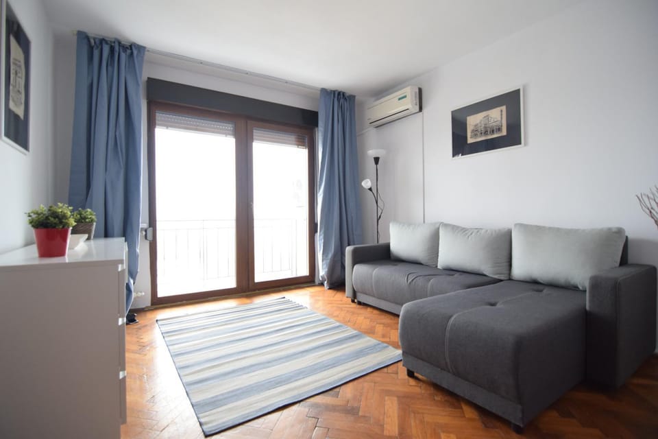 Photo of the whole room, Seating area, air conditioner