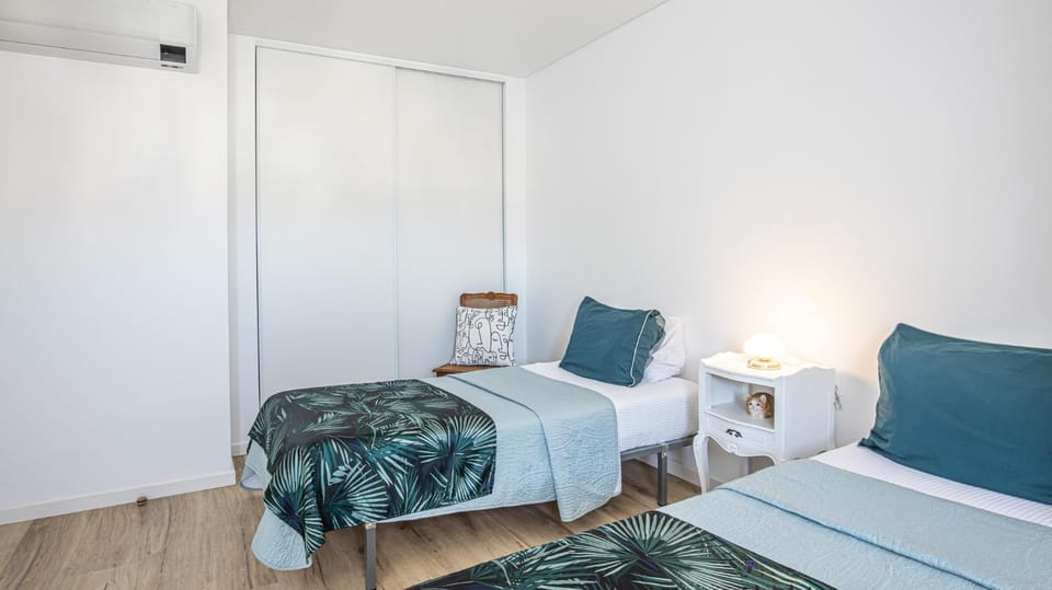 Bedroom, air conditioner