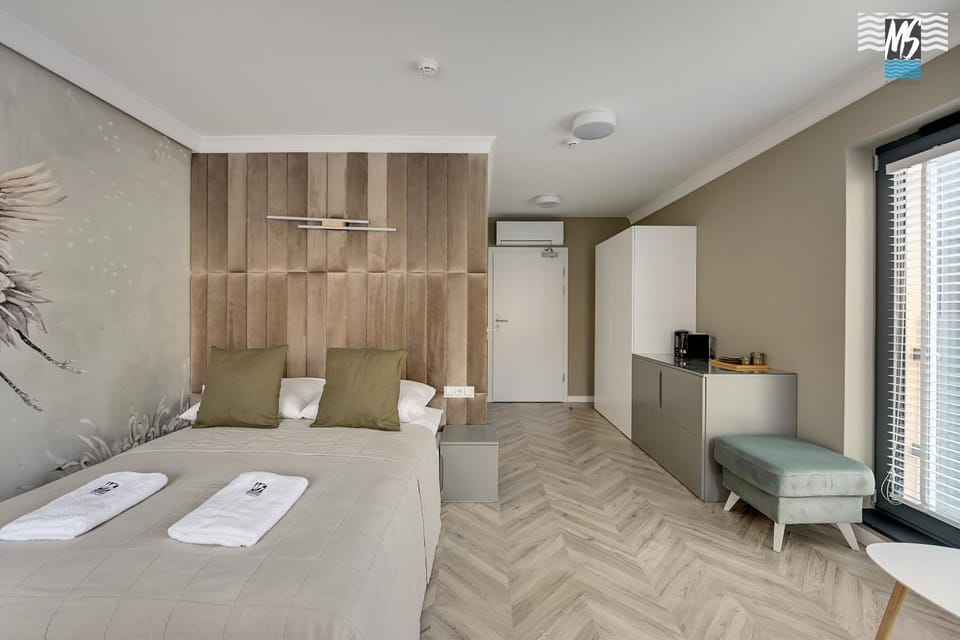 Bed, Living room, Bedroom, wardrobe