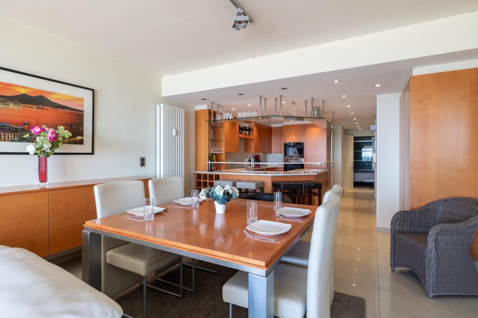 Kitchen or kitchenette, Living room, Seating area, Dining area, oven, stove