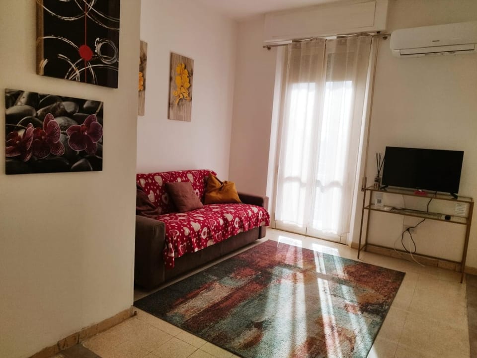 Day, Living room, Seating area, Time of day