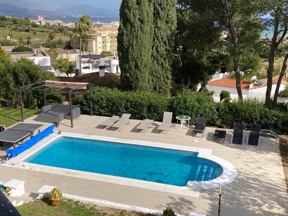 5 Bedroom Villa with HEATED Pool with breath-taking Sea Views, Walking distances to Shops Restaurants Beach Villa in Costa del Sol