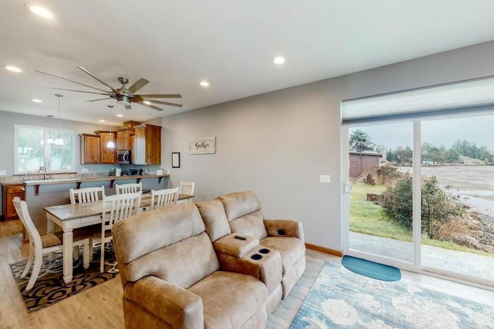 Sunset Beach House House in Coos Bay