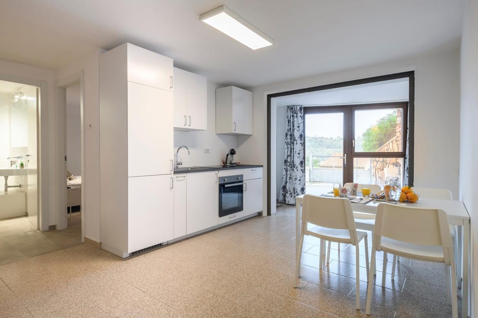 Kitchen or kitchenette, Dining area, pet friendly, stove