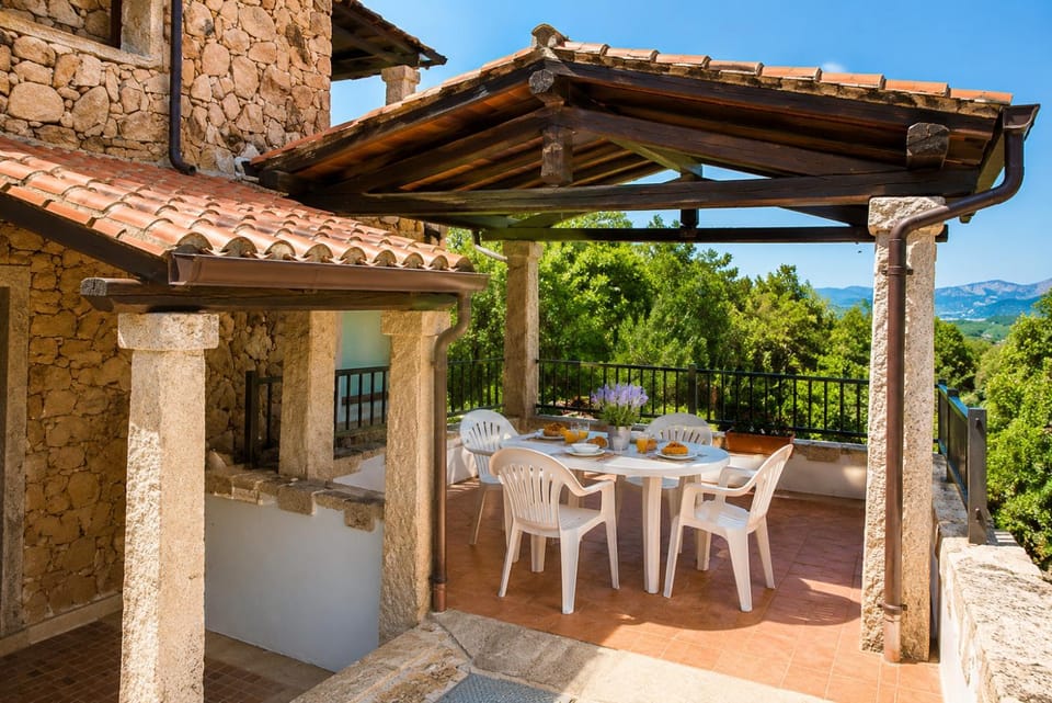Property building, Balcony/Terrace, Dining area