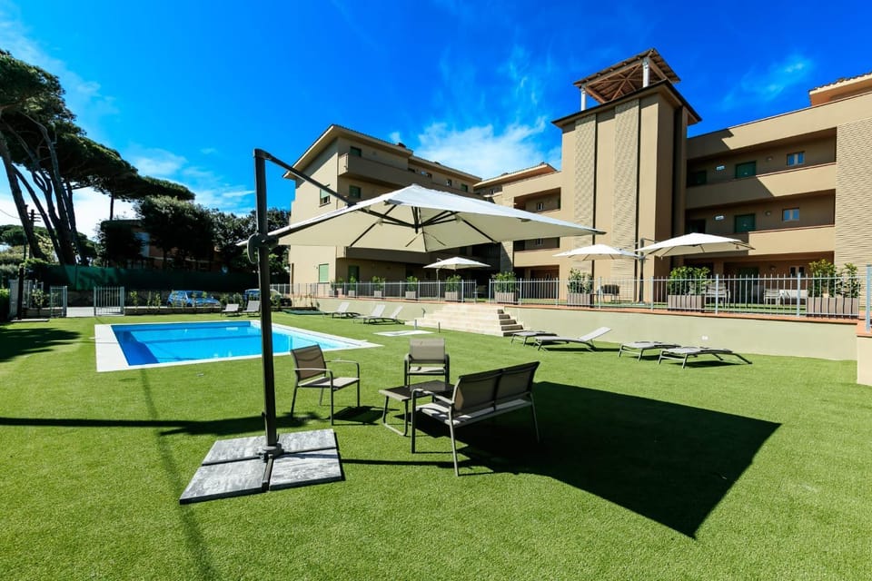 Pool view, Swimming pool