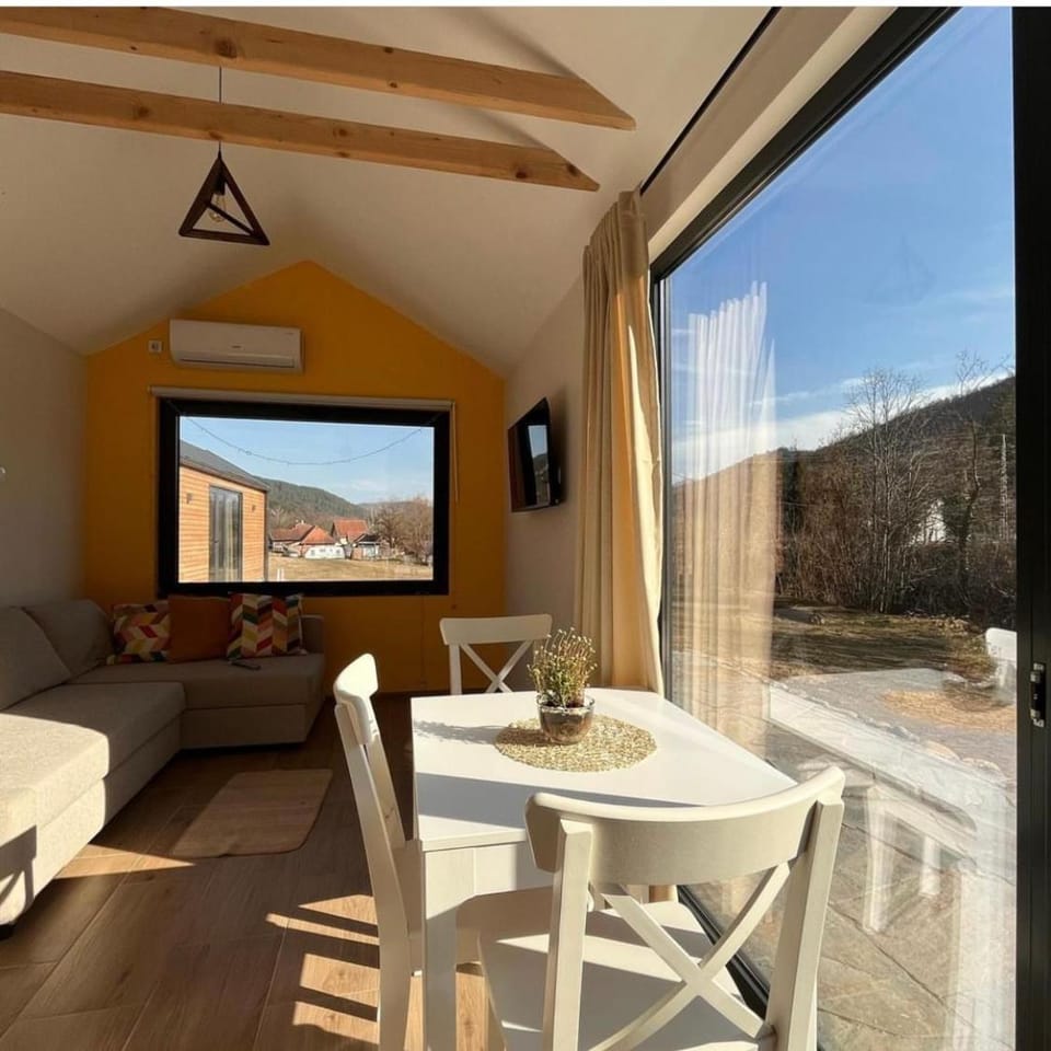 Patio, Day, Balcony/Terrace, Living room, Seating area, Dining area