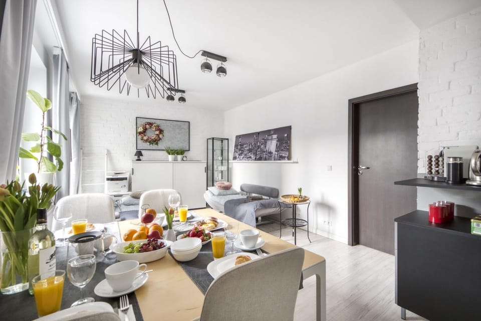 Coffee/tea facilities, Kitchen or kitchenette, Living room, Dining area