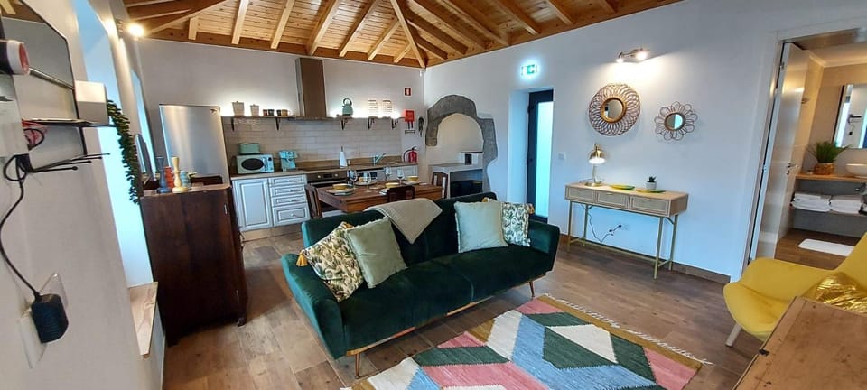 Kitchen or kitchenette, Living room, Dining area, minibar, pet friendly, stove