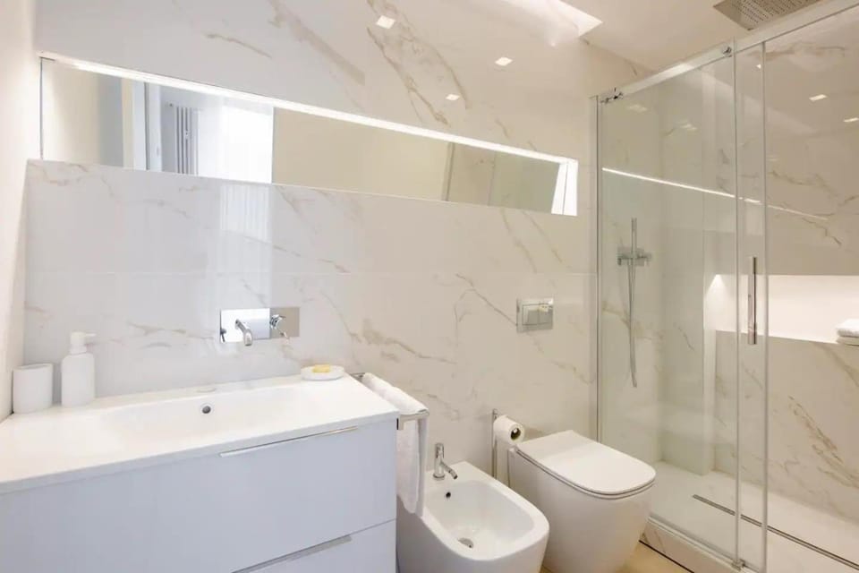 Shower, Toilet, Bathroom, bidet, microwave, towels