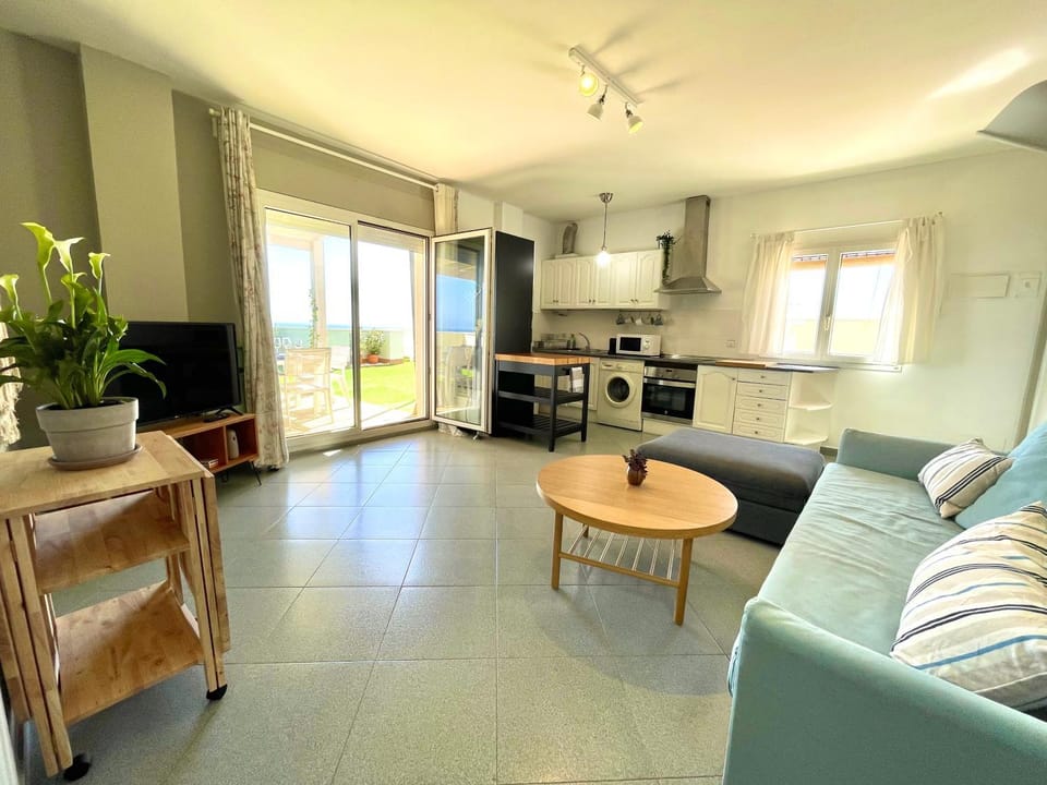 Communal lounge/ TV room, TV and multimedia, Living room, Evening entertainment