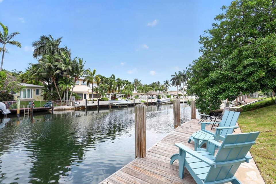Waterfront Oasis on Intracoastal with Pool - Just Renovated House in Pompano Beach
