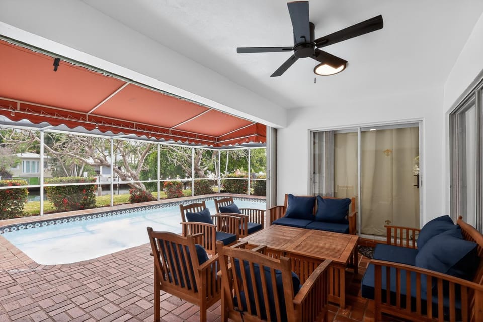 Waterfront Oasis on Intracoastal with Pool - Just Renovated House in Pompano Beach