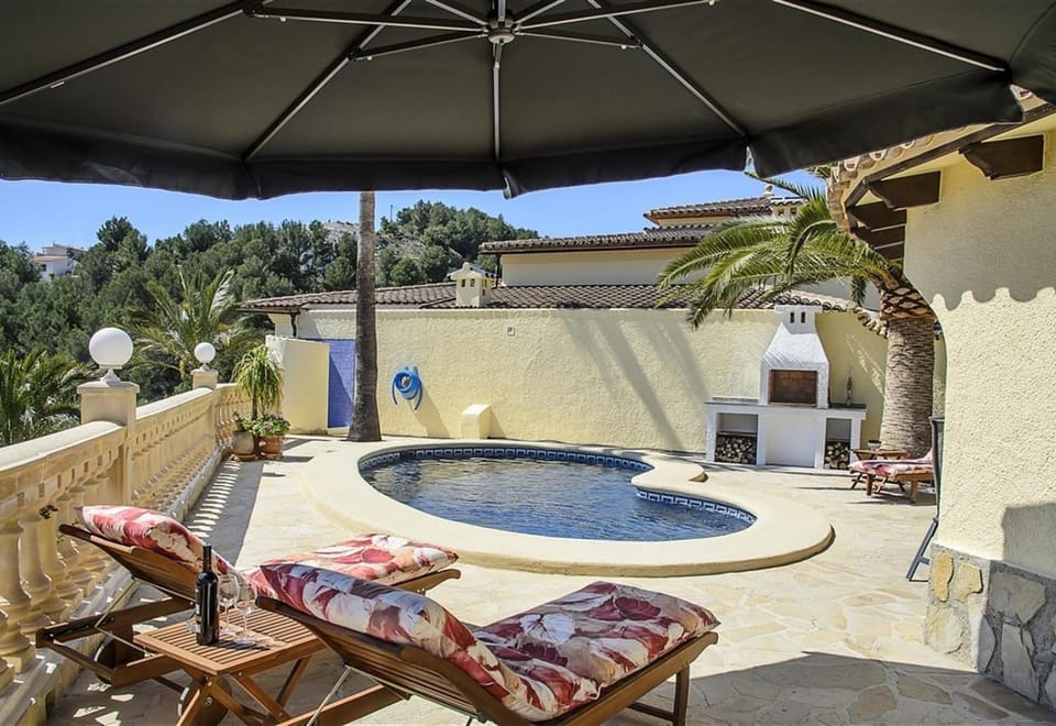 Property building, Balcony/Terrace, Living room, Swimming pool