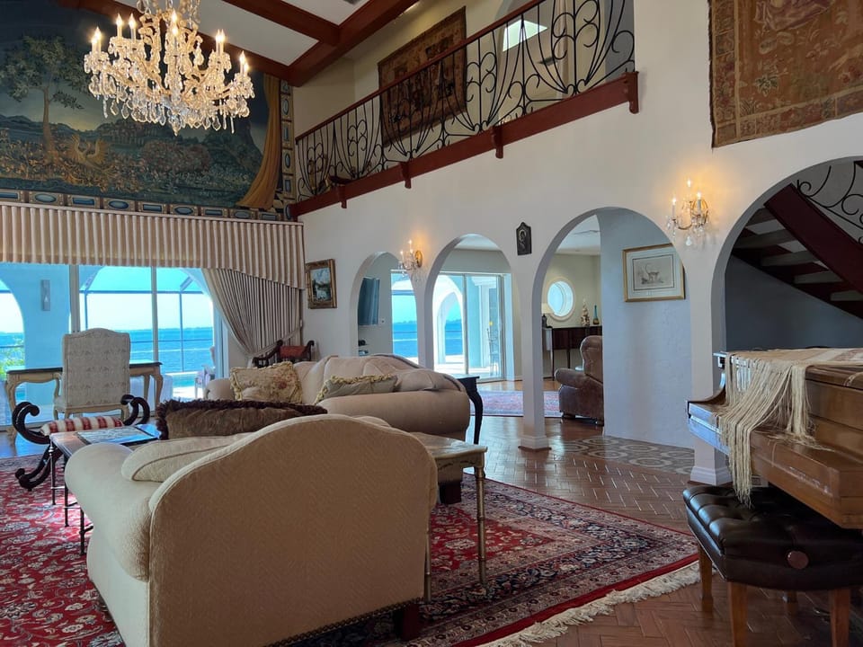 Waterfront Paradise-Heated pool, AMAZING Sunsets! House in Bayshore Gardens