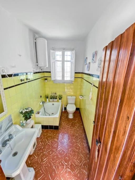 Patio, Bathroom