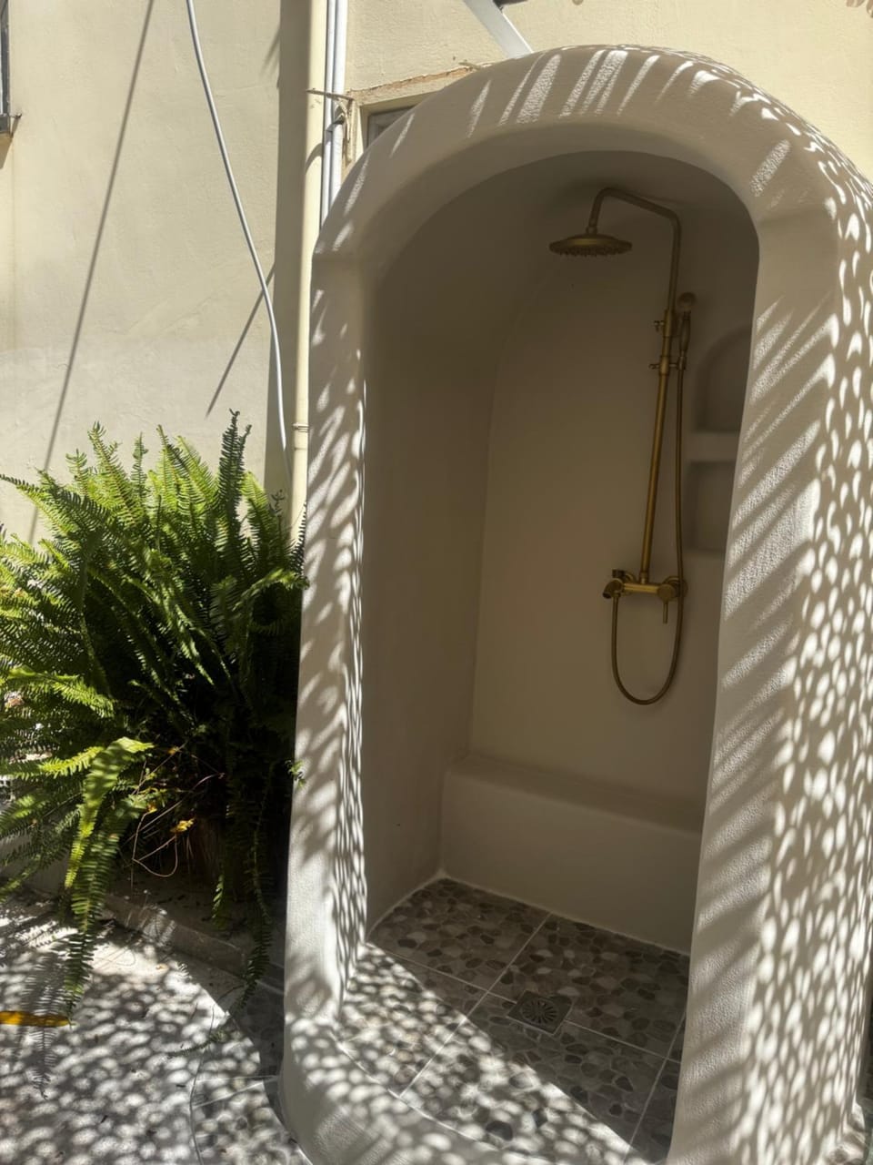 Shower, Day