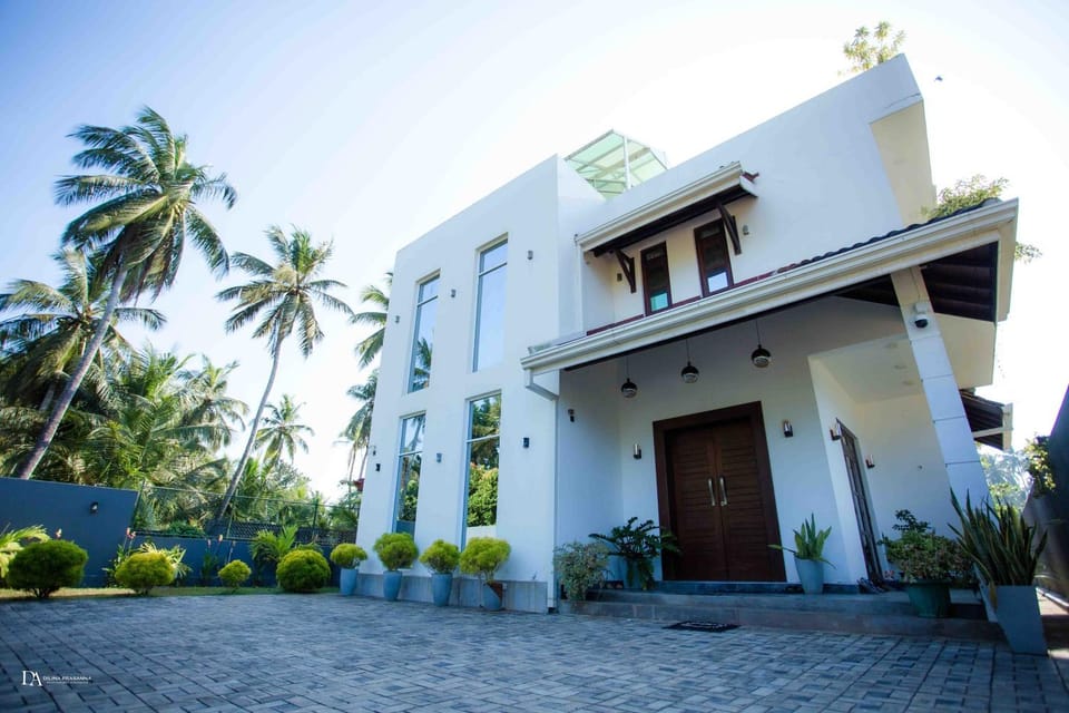 Property building, Day, Garden, Garden view