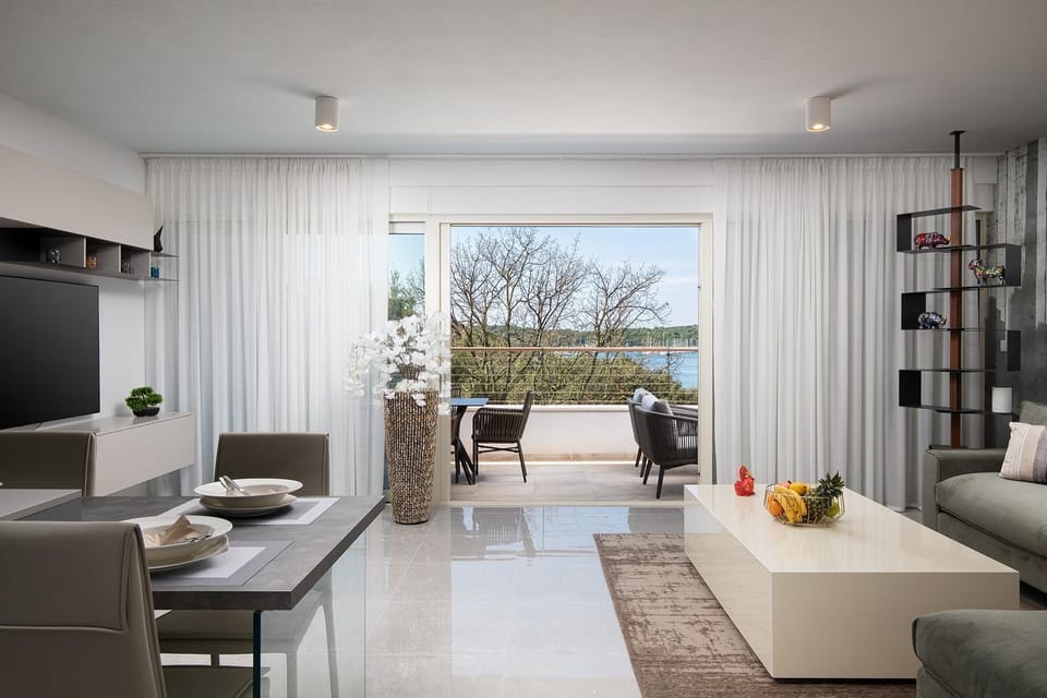TV and multimedia, View (from property/room), Balcony/Terrace, Living room, Seating area, Dining area