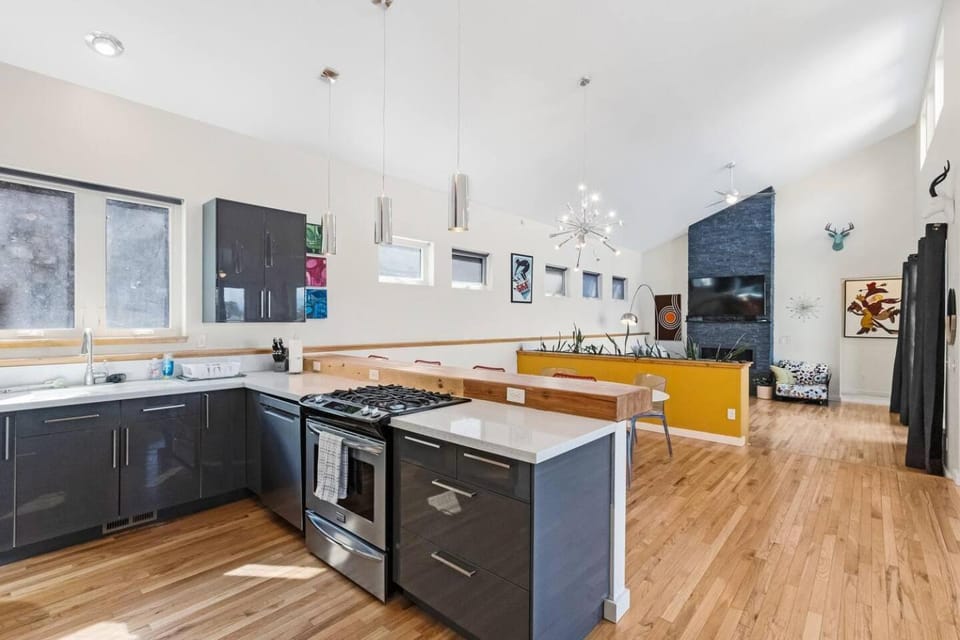 Mid-Century Modern Escape hikingbiking nearby! House in Colorado
